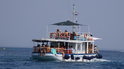 Grota (izletnički brod)