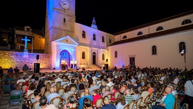 Klape (a cappella vocal bands) in the piazza - Trogir & a cappella vocal bands from Lošinj & Cres