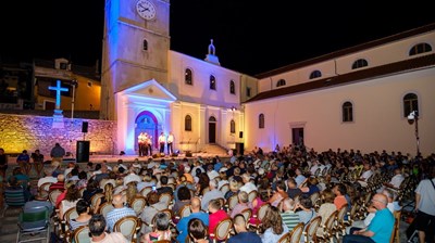 Klape (a cappella vocal bands) in the piazza - Trogir & a cappella vocal bands from Lošinj & Cres