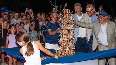L'Ammiraglia a Lussinpiccolo per la festa finale, premiazioni con l'Ambasciatore tra mare e musica in onore di Straulino