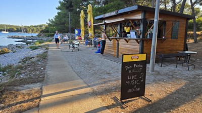 Live Music - Green bar (Artatore)