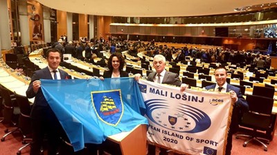 LOŠINJ PREUZEO PRIZNANJE I ZASTAVU ZA EUROPSKI OTOK SPORTA 2020