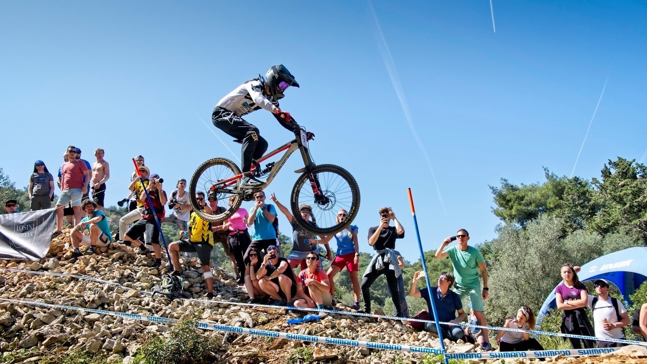 More than 5 thousand visitors attended the Mercedes Benz UCI Mountain Bike World Cup in Lo inj