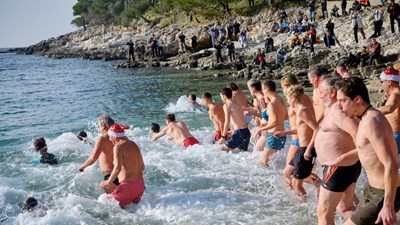 Novogodišnje kupanje na otoku vitalnosti