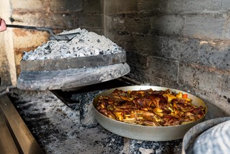 Peka* di terra (carne d’agnello, cinghiale o manzo Boškarin)