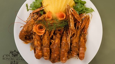 Scampi alla busara con polenta